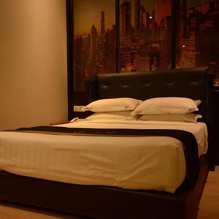 Manhattan Business Hotel Ttdi Kuala Lumpur Exterior foto