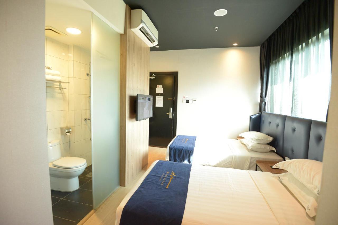 Manhattan Business Hotel Ttdi Kuala Lumpur Exterior foto