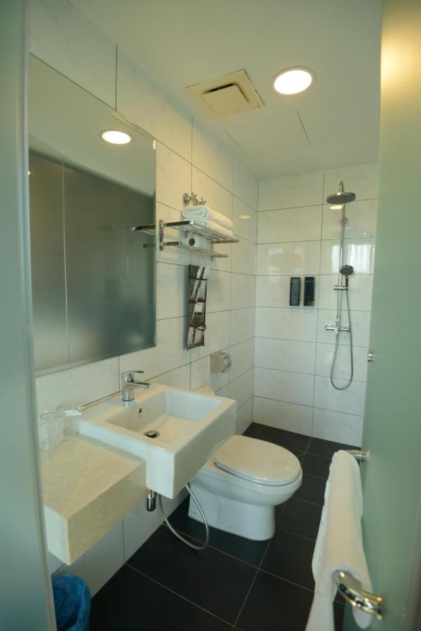 Manhattan Business Hotel Ttdi Kuala Lumpur Exterior foto